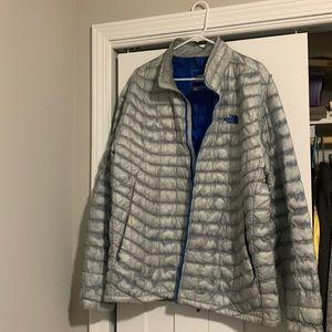 Men’s North Face lightweight coat. XL